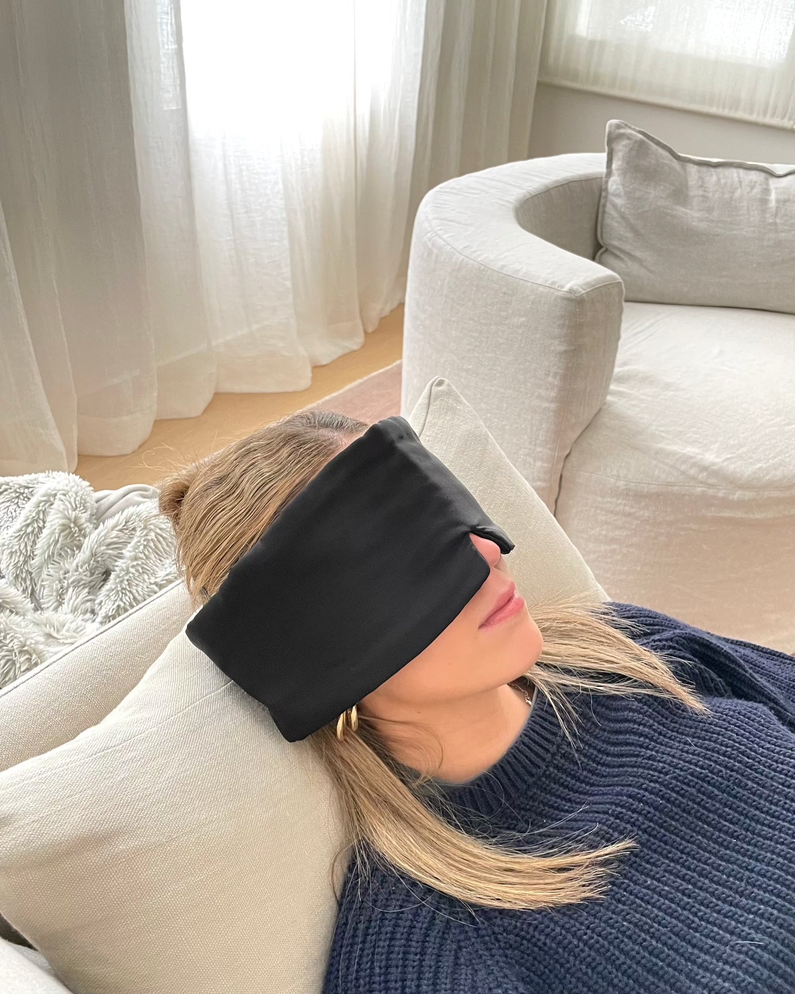 EYE MASK PILLOW BLACK Silk Magnolia